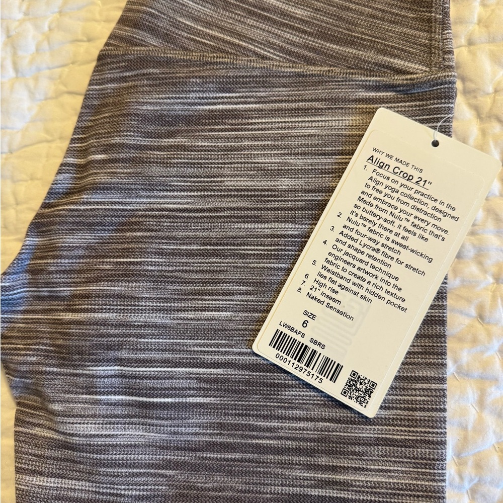 NWT Lululemon Leggings
Align Crop 21" Gray Leggings new with tag